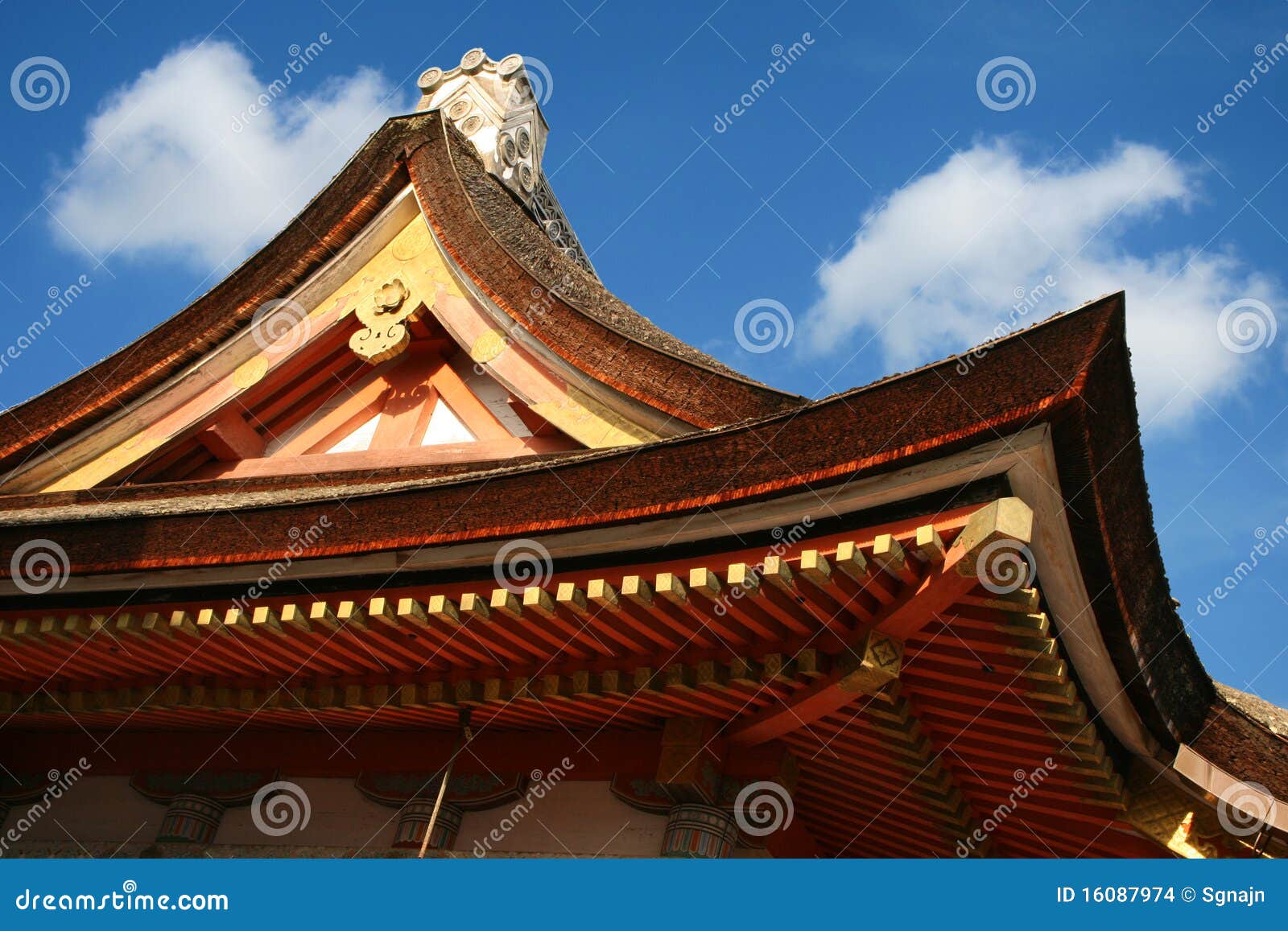 découvrez l'univers fascinant du toit nippon, une véritable œuvre d'art architecturale qui allie tradition et modernité. apprenez-en plus sur les techniques ancestrales et les matériaux utilisés pour créer ces structures emblématiques du japon.