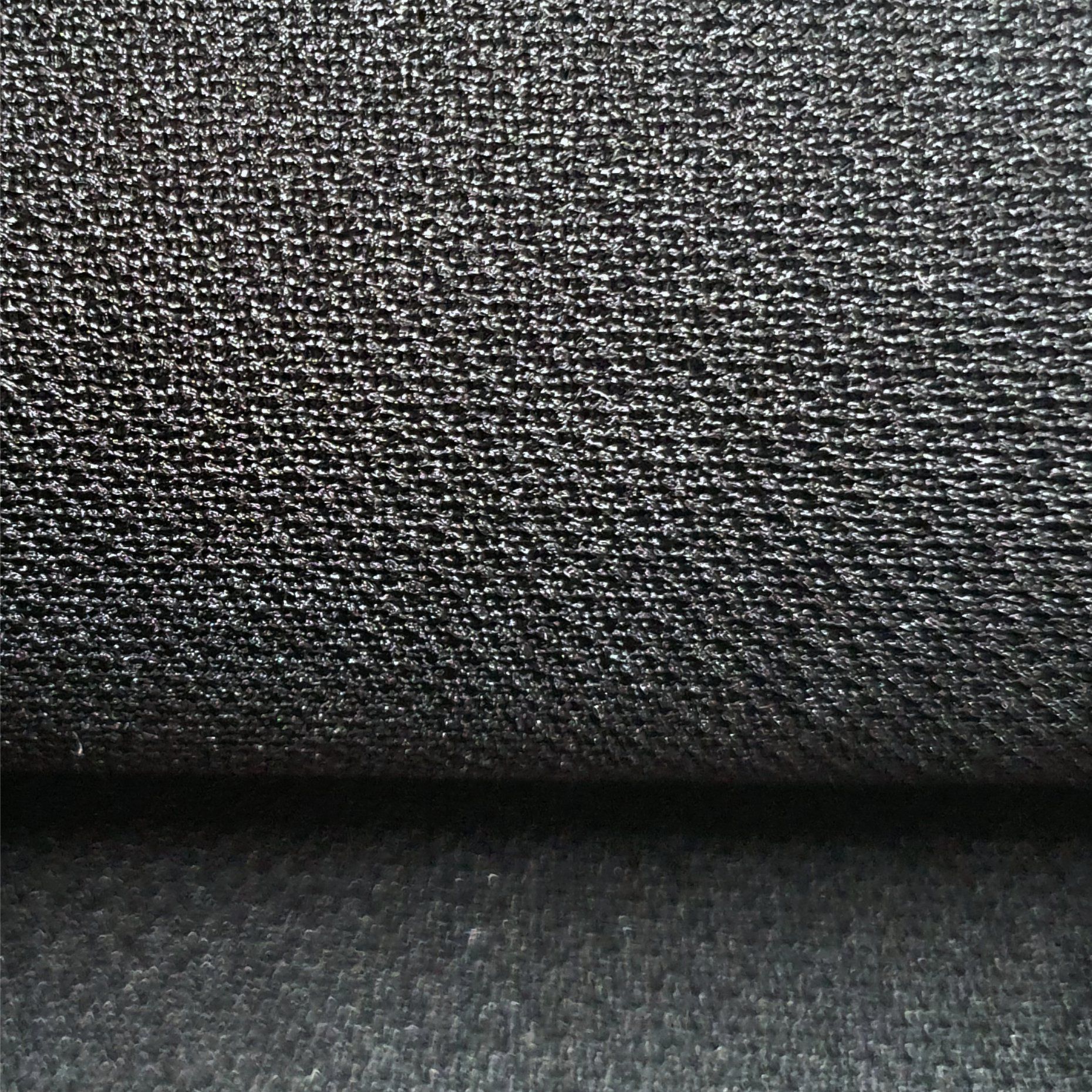 découvrez l'élégance et le charme d'un toit noir, un choix architectural qui apporte une touche moderne et sophistiquée à votre maison. explorez les avantages esthétiques et pratiques de cette tendance qui allie design et fonctionnalité.