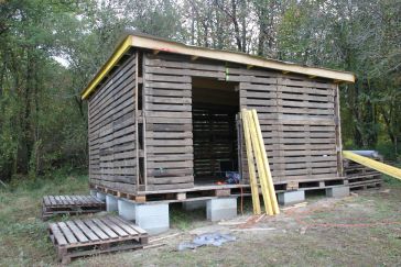 découvrez nos solutions uniques pour créer un toit en palette. idéal pour allier esthétique et fonctionnalité, ce concept innovant transforme votre espace extérieur tout en étant économique et écologique. inspirez-vous de nos idées originales pour donner vie à votre projet!