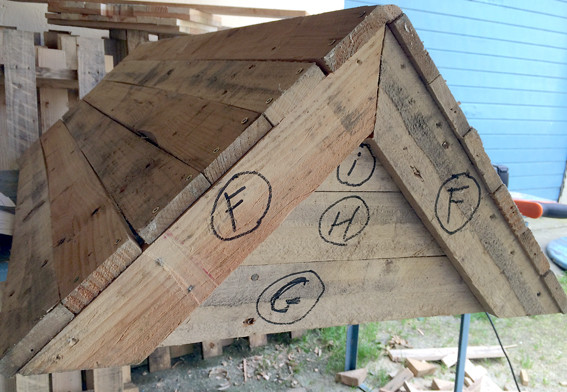 découvrez l'innovation durable du toit en palettes, une solution écologique et esthétique pour vos projets de construction. recyclez et valorisez vos palettes tout en apportant une touche unique à votre architecture. explorez les avantages, les techniques et les idées d'aménagement avec des toits en palettes.