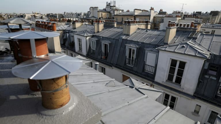 découvrez le charme des toits parisiens, véritable symbole de l'élégance française. plongez dans l'ambiance romantique de paris avec ses célèbres vues panoramiques et son architecture emblématique. explorez les secrets cachés et les histoires fascinantes perchées au sommet de la ville lumière.