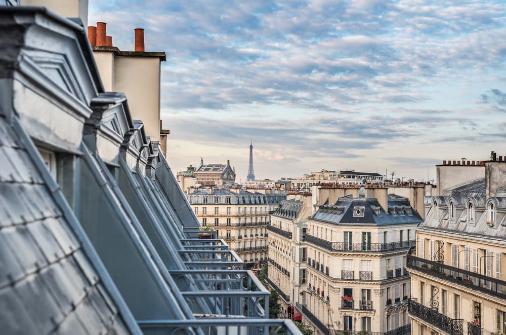 découvrez le toit parisien, une expérience unique qui vous offre une vue imprenable sur la capitale française. explorez les toits emblématiques, savourez des moments inoubliables et plongez au cœur de l'architecture et de la culture de paris.