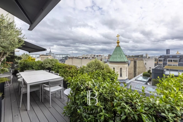 découvrez notre service de stationnement sur toit à paris, alliant sécurité et praticité. profitez d'un espace de stationnement premium au cœur de la ville, idéal pour les professionnels et les visiteurs. réservez votre place dès aujourd'hui et simplifiez votre expérience de stationnement à paris.
