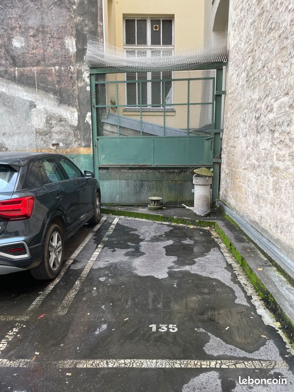 découvrez des options de stationnement sur toit à paris, alliant praticité et vue imprenable sur la ville. trouvez le meilleur endroit pour garer votre véhicule tout en profitant de la beauté de la capitale.