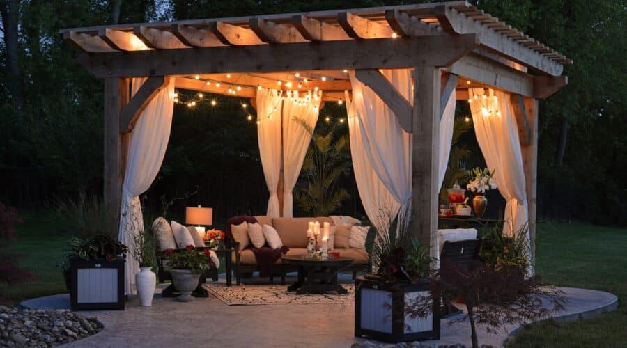 découvrez nos élégantes pergolas pour toit, alliant esthétique et fonctionnalité. transformez votre espace extérieur en un havre de paix tout en bénéficiant d'une protection contre les intempéries. idéal pour profiter de votre jardin toute l'année.