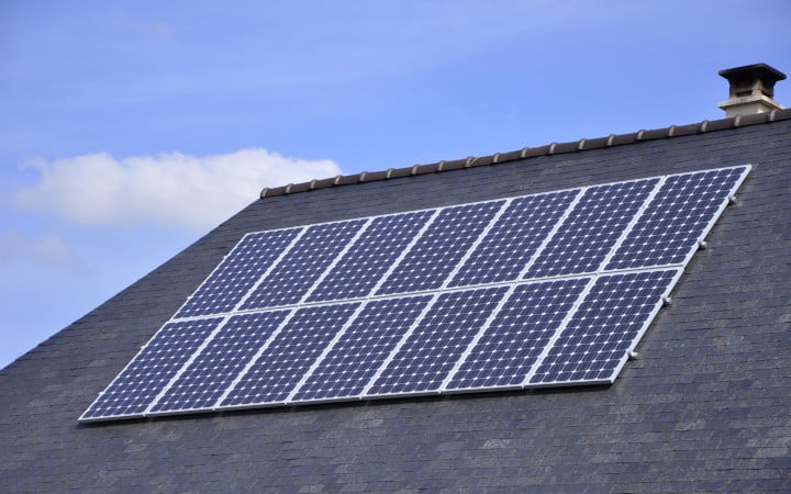 découvrez les avantages d'un toit photovoltaïque : une solution optimale pour réduire vos factures d'énergie, augmenter la valeur de votre propriété et contribuer à un avenir durable grâce à l'énergie solaire.