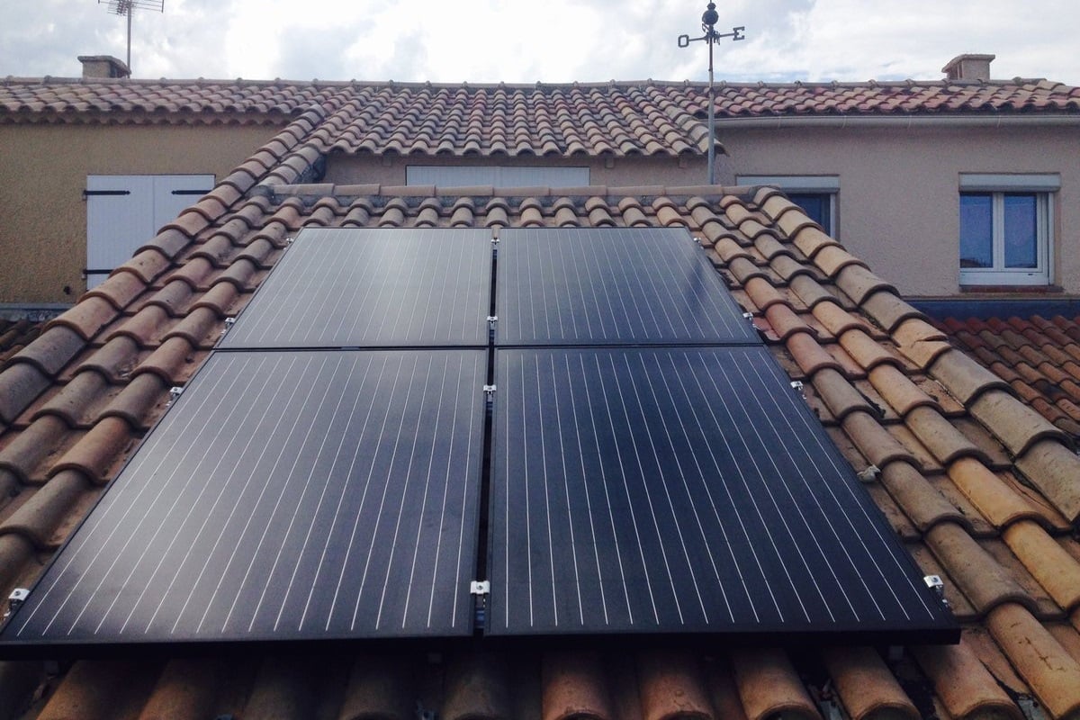 découvrez notre solution de toit photovoltaïque de 300m2, idéale pour maximiser la production d'énergie solaire. optez pour une toiture écologique et performante, qui réduit vos factures d'électricité tout en respectant l'environnement. transformez votre espace en une source d'énergie renouvelable dès aujourd'hui !