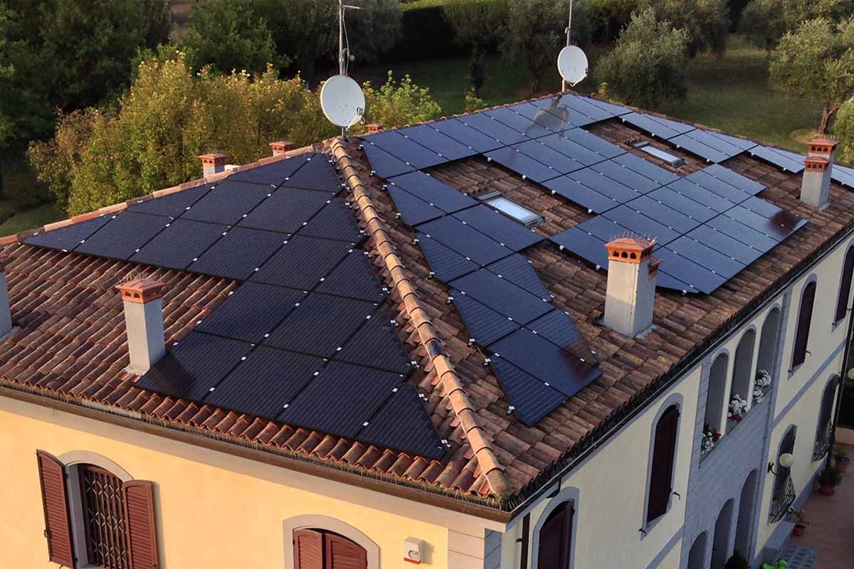 découvrez les avantages d'un toit photovoltaïque : une solution durable et économique pour produire votre propre énergie, réduire votre facture d'électricité et contribuer à la protection de l'environnement. profitez des aides disponibles et transformez votre toit en une source d'énergie renouvelable.