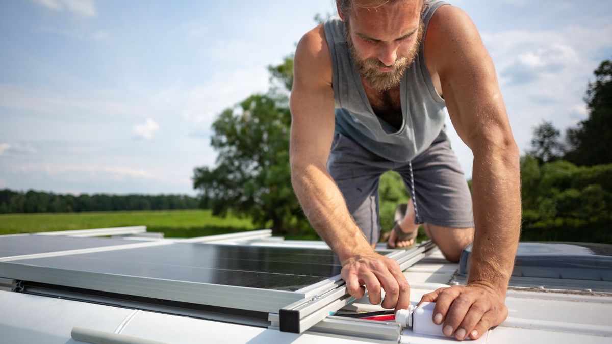 découvrez les avantages d'un toit photovoltaïque pour votre camping-car. profitez d'une autonomie énergétique lors de vos voyages tout en réduisant votre empreinte écologique. idéal pour les aventuriers et les amateurs de camping, ce système innovant vous permet de charger vos appareils en toute liberté.