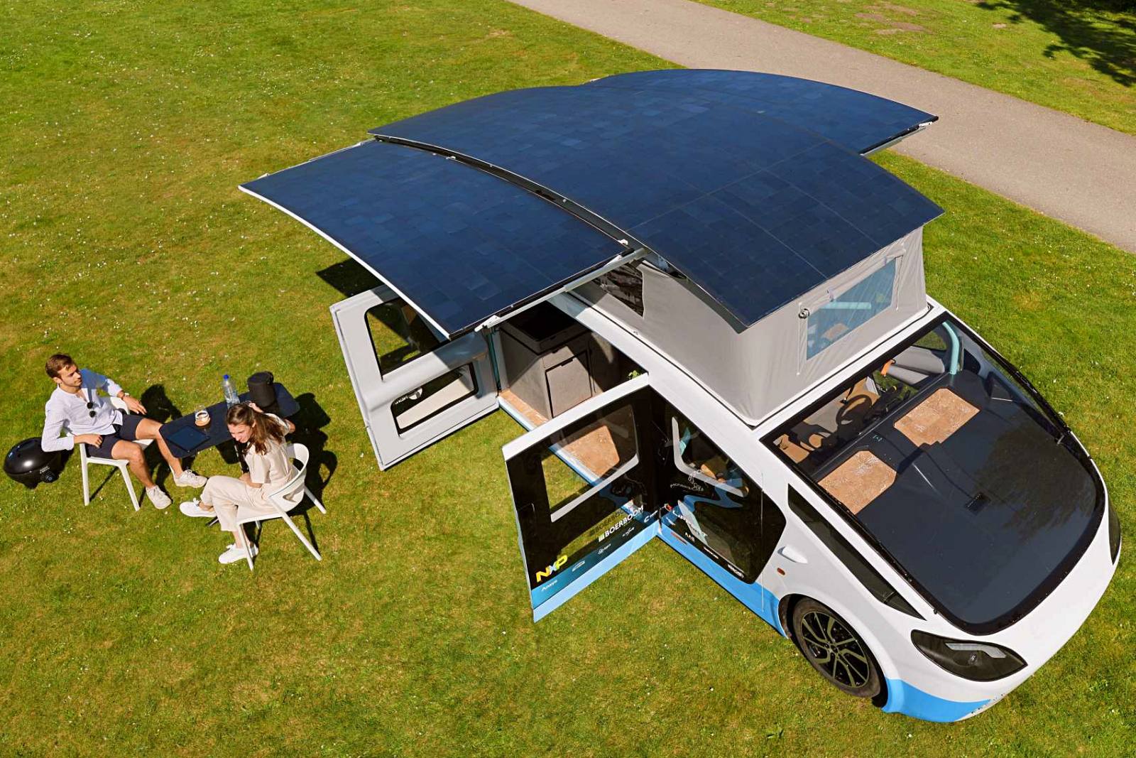 découvrez les avantages d'un toit photovoltaïque pour votre camping-car : une solution écologique et autonome pour alimenter vos appareils en énergie solaire lors de vos voyages.
