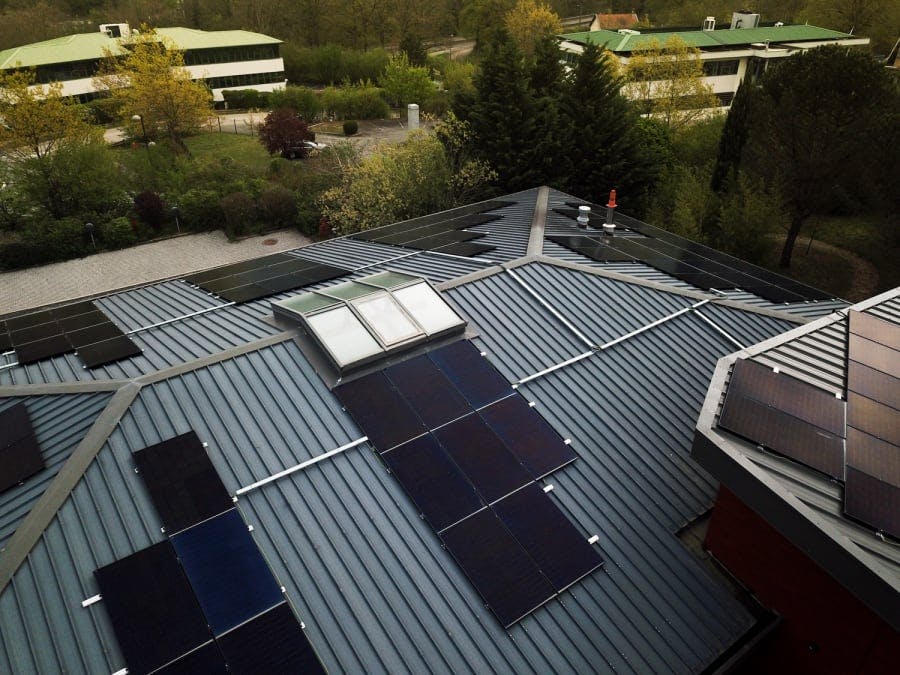 découvrez les avantages d'un toit photovoltaïque durable pour votre maison. optimisez votre consommation d'énergie tout en préservant l'environnement grâce à des panneaux solaires performants et éco-responsables.