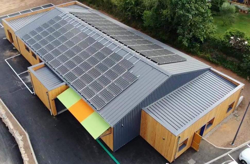 découvrez comment un toit photovoltaïque peut vous permettre de réaliser des économies significatives sur votre facture d'électricité. profitez d'une énergie renouvelable et réduisez votre empreinte carbone tout en augmentant la valeur de votre bien immobilier.