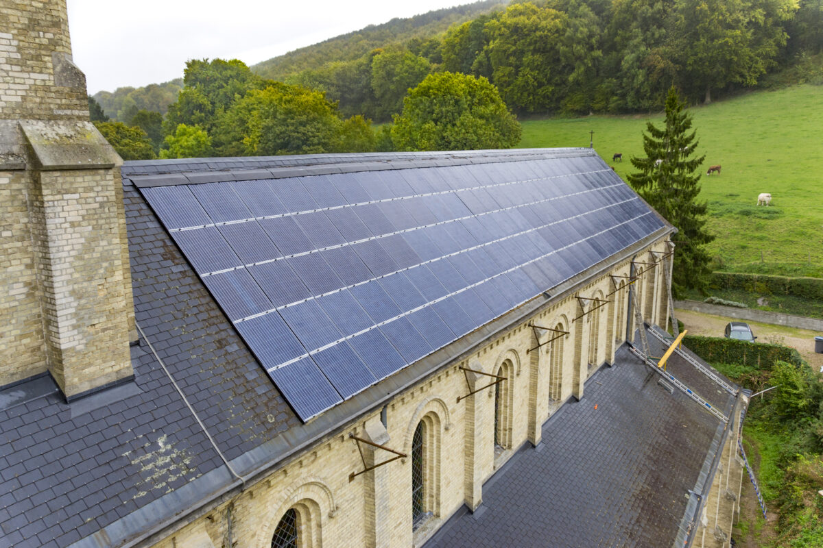 découvrez comment un toit photovoltaïque peut transformer votre maison en source d'énergies durables, réduisant ainsi votre empreinte carbone tout en générant des économies sur vos factures d'électricité. optez pour une solution écologique et économique dès aujourd'hui !