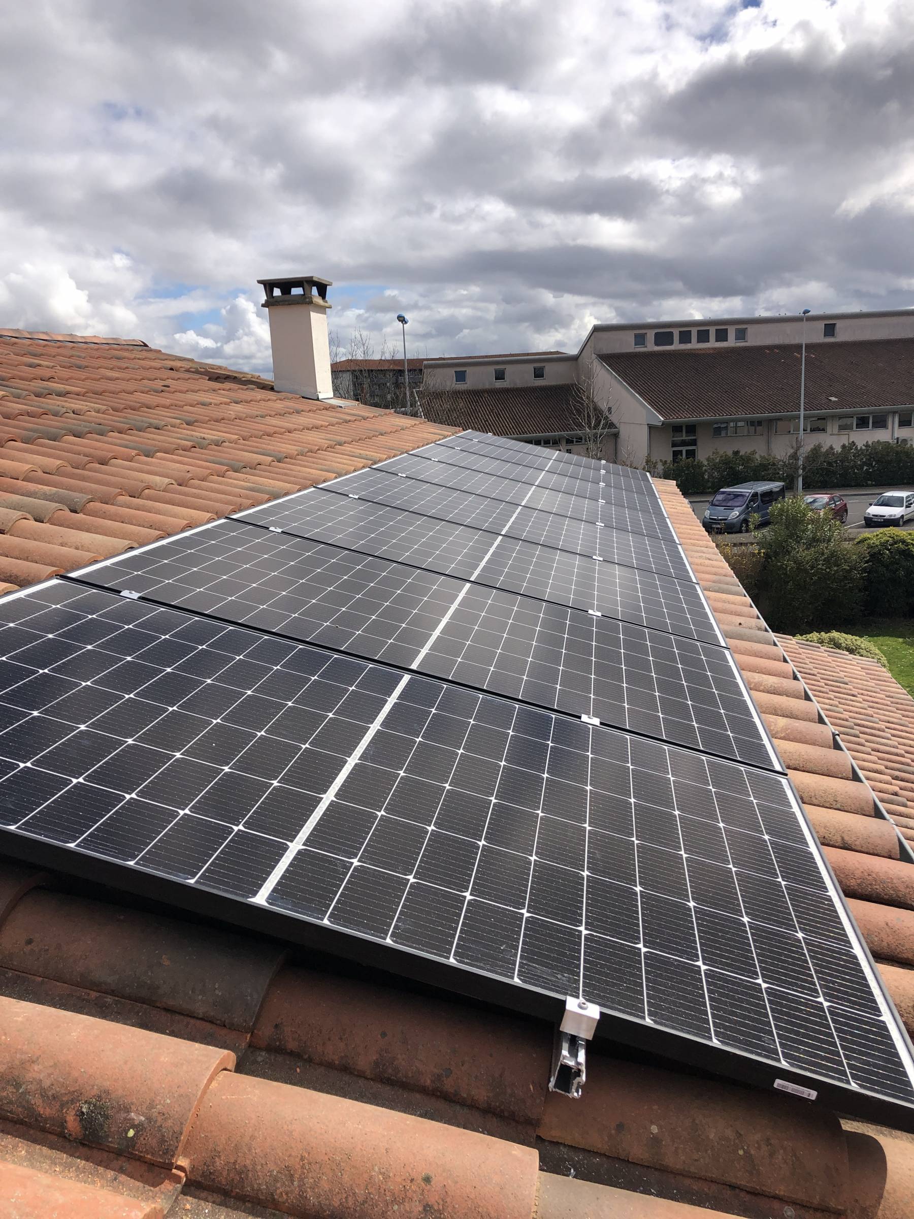 découvrez comment bénéficier d'un toit photovoltaïque gratuit dans le département 31. profitez d'une énergie renouvelable à moindre coût tout en contribuant à la transition énergétique. informez-vous sur les aides et les solutions disponibles pour équiper votre maison de panneaux solaires sans frais d'investissement.