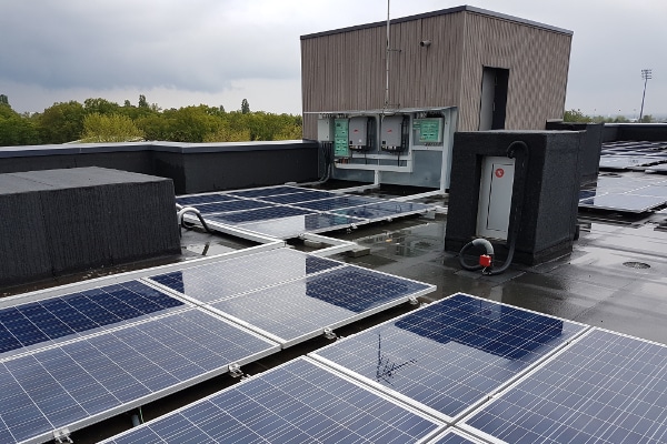 découvrez notre guide complet sur le toit photovoltaïque, une solution efficace pour produire votre propre énergie solaire. apprenez tout sur les avantages, l'installation, l'entretien et les économies que vous pouvez réaliser grâce à cette technologie durable.