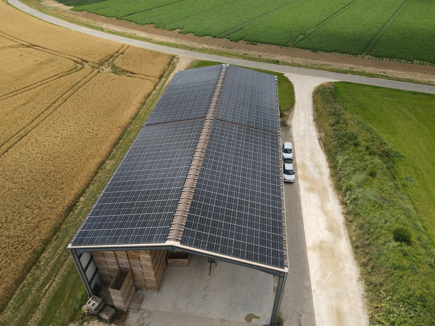découvrez les avantages d'un toit photovoltaïque pour votre hangar : une solution écologique qui réduit vos coûts énergétiques et valorise votre espace. optez pour une énergie renouvelable et maximisez l'efficacité de votre bâtiment.