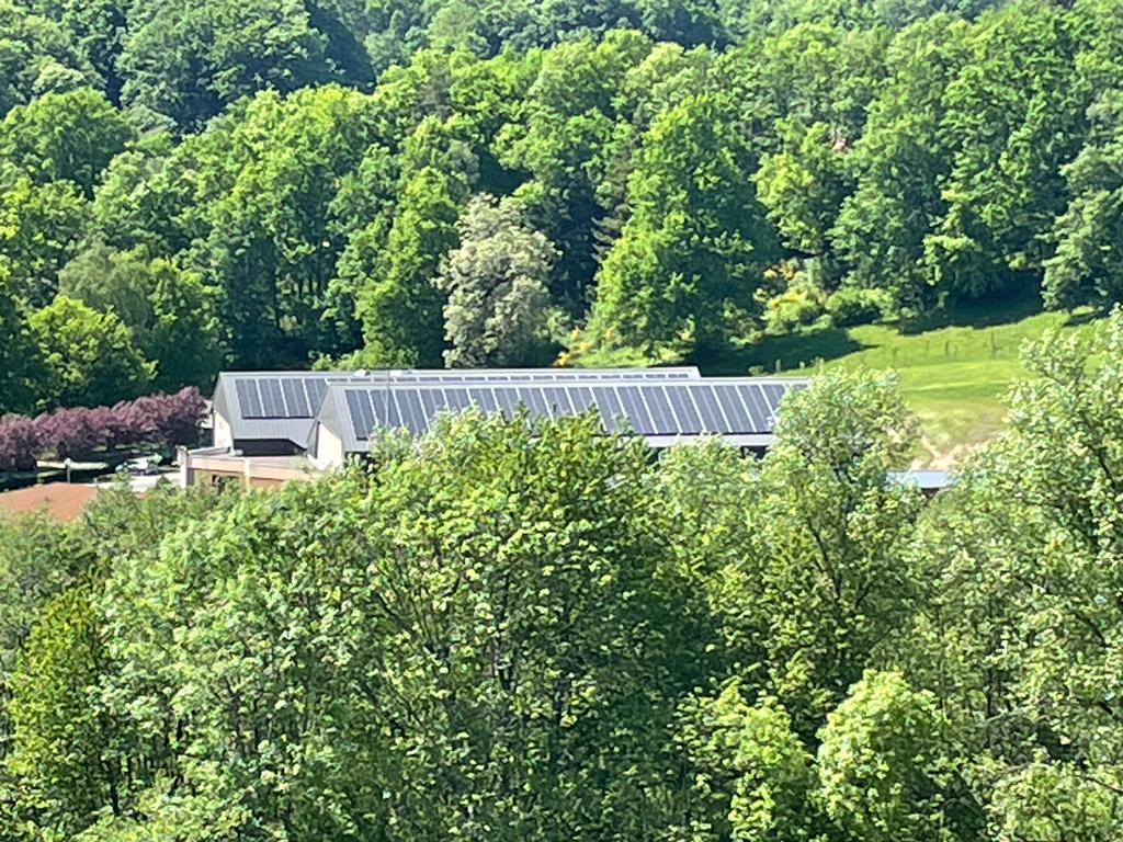 découvrez les avantages des toits photovoltaïques dans le livradois. optez pour une solution énergétique durable et économique, tout en valorisant votre habitat grâce à l'énergie solaire.