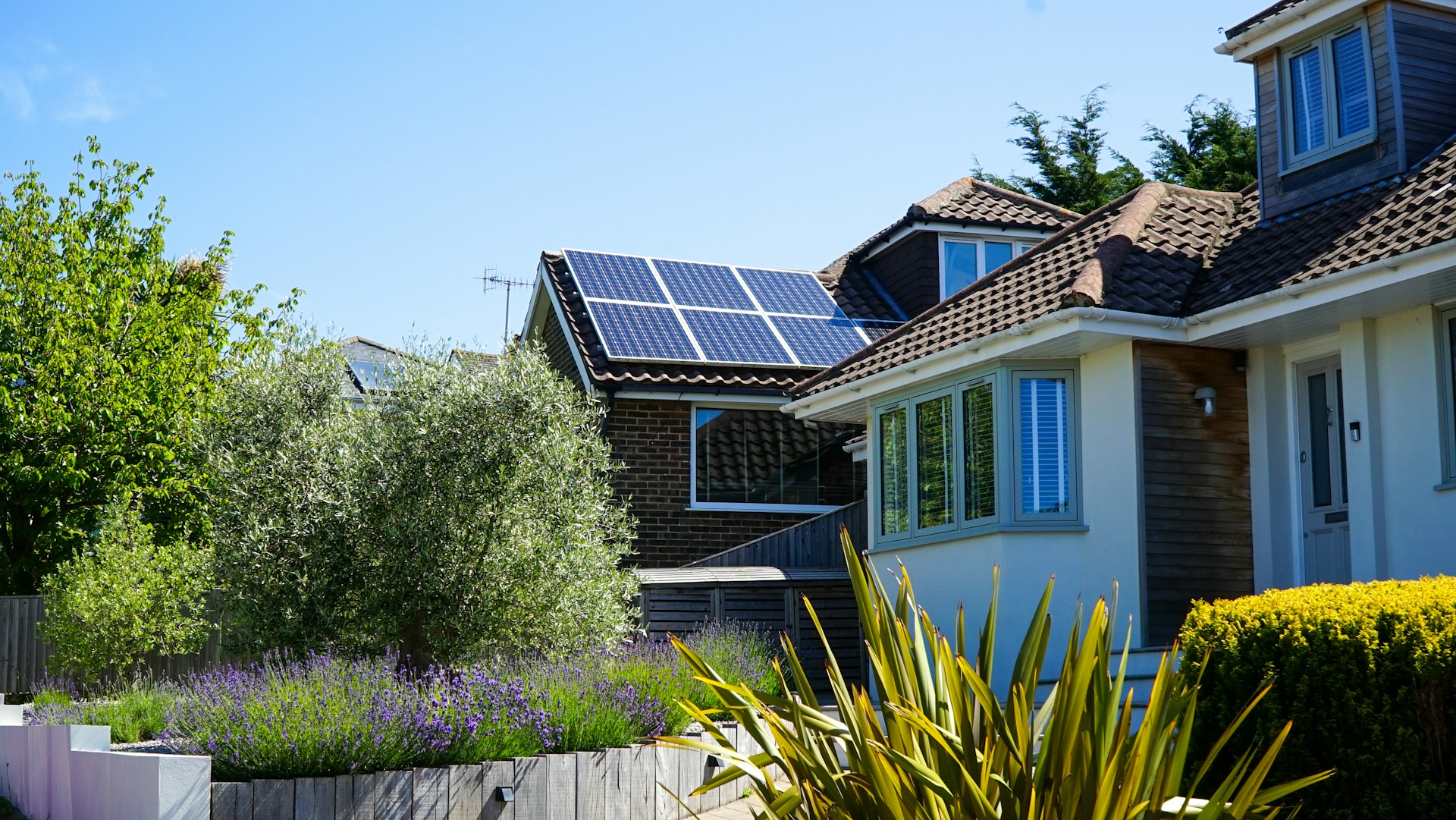 découvrez comment un toit photovoltaïque peut transformer votre propriété en une source d'énergie rentable tout en réduisant votre empreinte carbone. profitez d'une solution durable qui optimise vos économies d'énergie et valorise votre bien.
