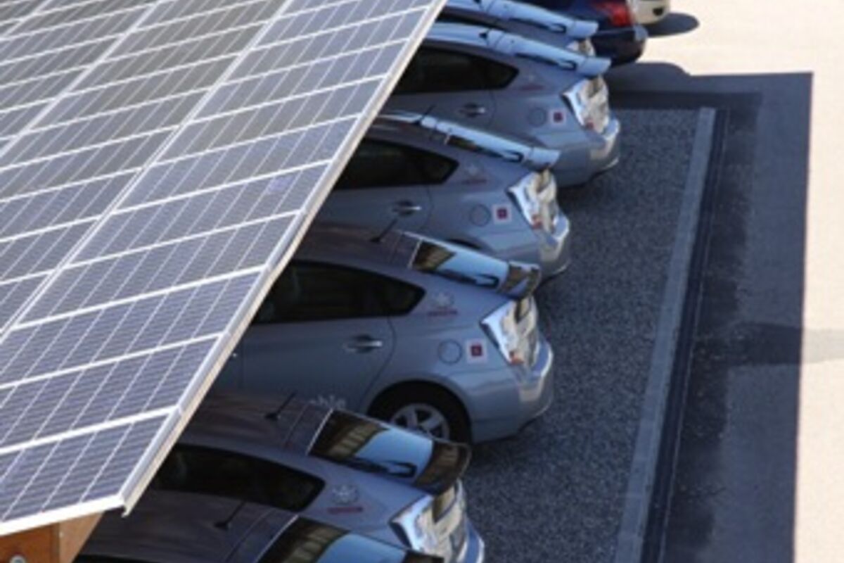 découvrez le toit photovoltaïque toyota, une innovation qui allie performance énergétique et design. profitez d'une source d'énergie durable tout en améliorant l'esthétique de votre véhicule. réduisez votre empreinte carbone tout en roulant avec style grâce à cette technologie avant-gardiste.