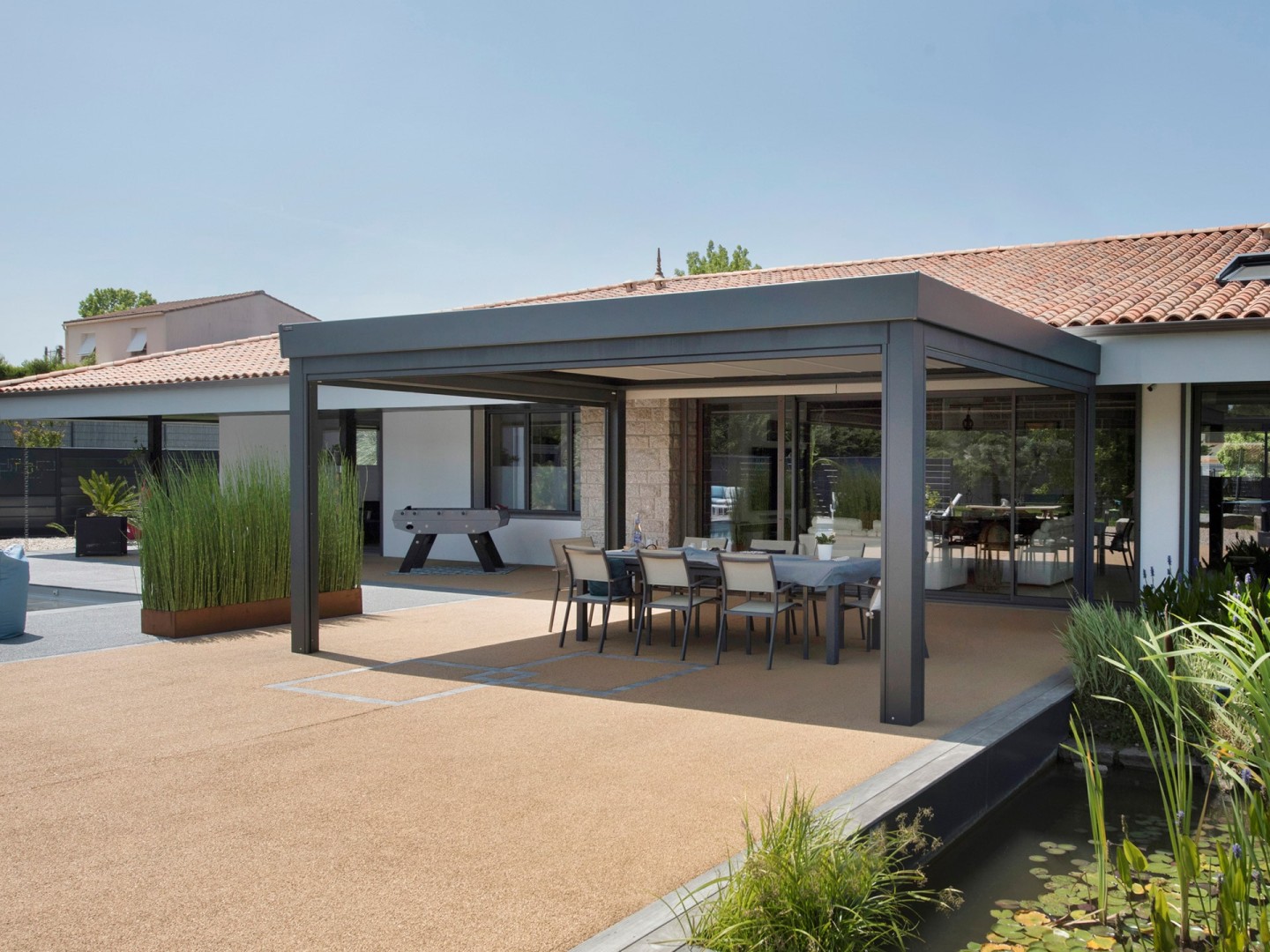 découvrez les avantages du toit plat : esthétique moderne, efficacité thermique et options d'aménagement. idéal pour optimiser l'espace et intégrer des solutions écologiques.