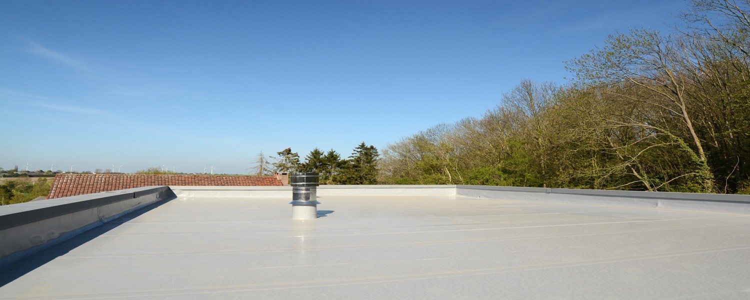 découvrez les avantages du toit plat : esthétique moderne, solution d'optimisation de l'espace et facilité d'entretien. apprenez tout sur les types de matériaux, l'isolation, et l'entretien pour transformer votre maison avec un toit plat.