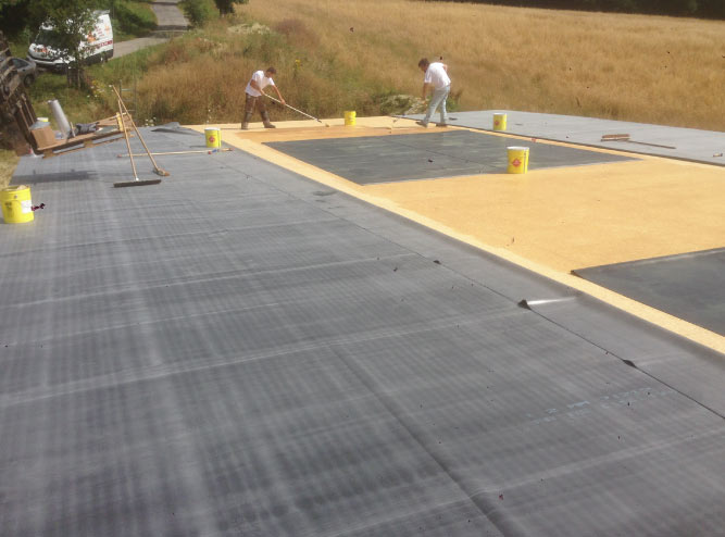 découvrez nos solutions innovantes pour un toit plat étanche. garantissez la protection de votre bâtiment contre les intempéries avec nos matériaux de haute qualité et nos techniques d'installation professionnelles.