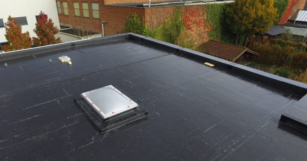découvrez les avantages des toits plats en epdm, durable et étanche, parfaits pour vos projets de construction. optez pour une solution éco-responsable et économique pour protéger votre bâtiment avec style.