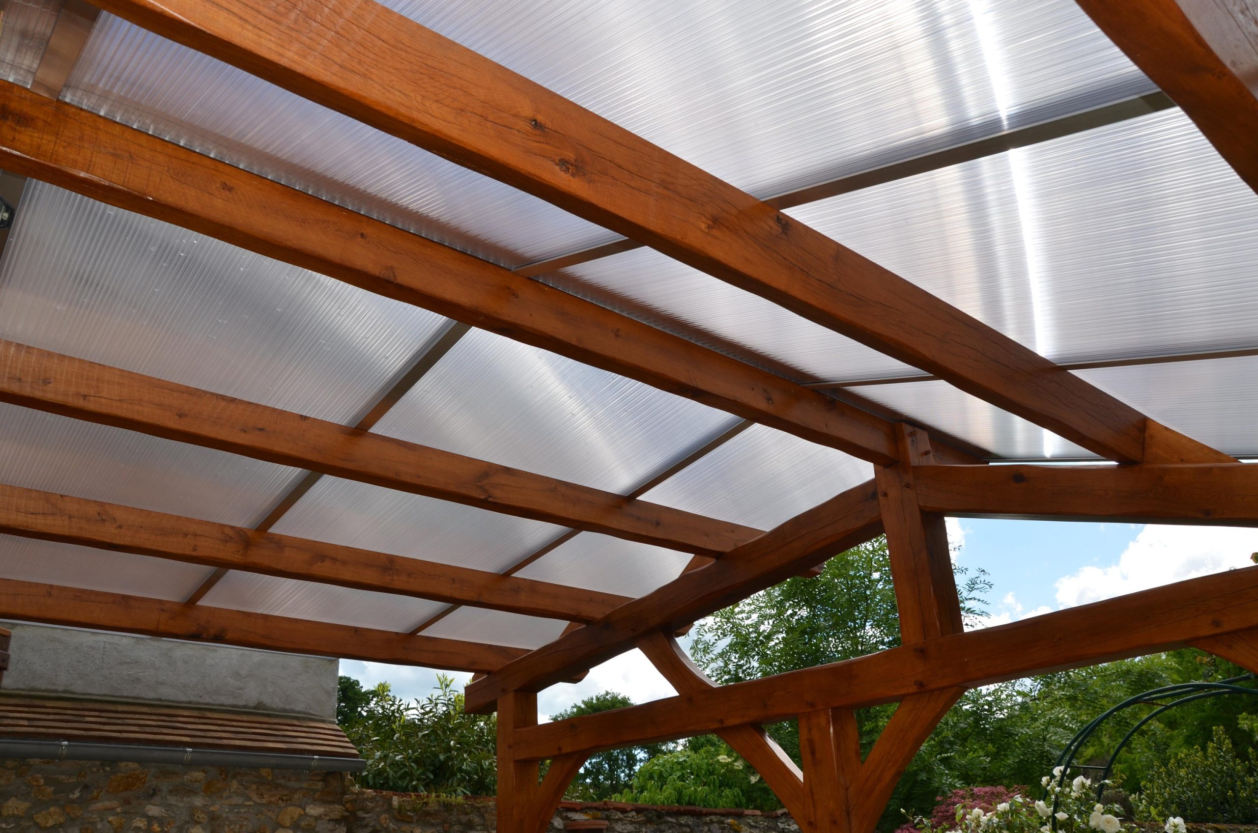 découvrez notre gamme de toits en plexiglass, idéaux pour apporter luminosité et protection à vos espaces extérieurs. alliez esthétique et durabilité avec nos solutions innovantes en plexi, parfaites pour vérandas, abris de jardin ou terrasses. protégez-vous du mauvais temps tout en profitant de la lumière naturelle!