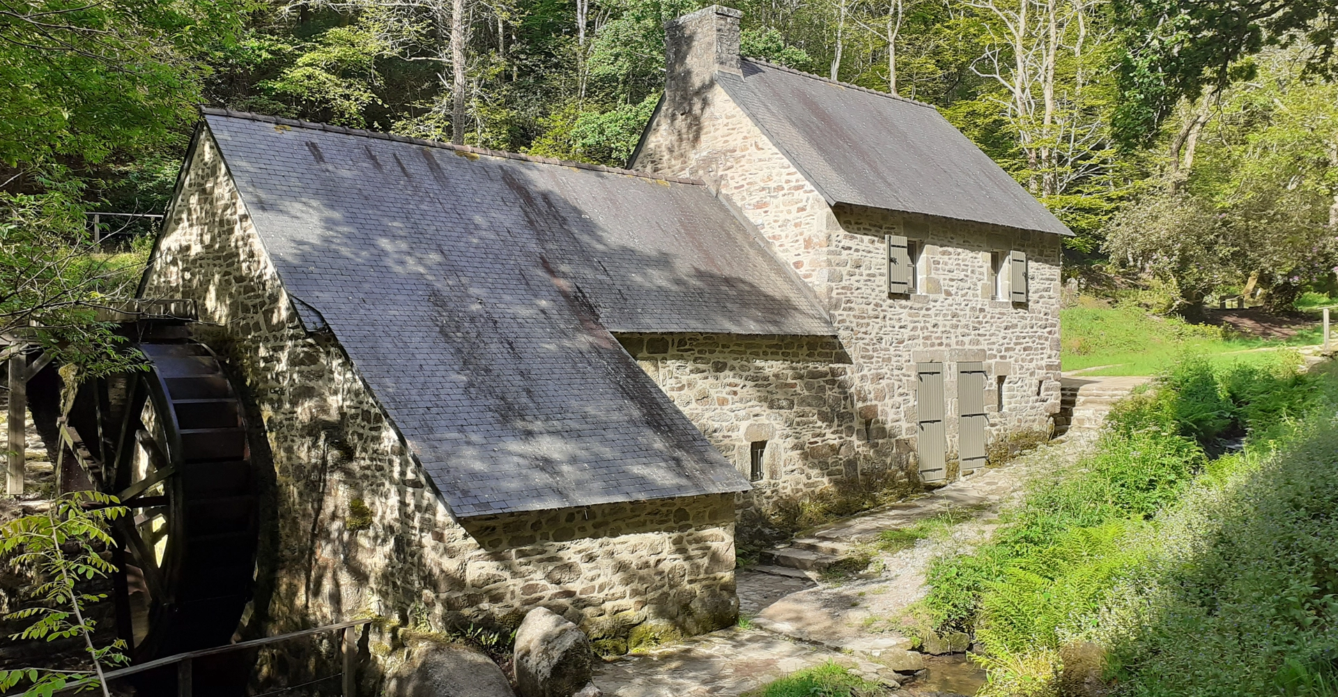 découvrez les services de qualité pour votre toiture à plomelin. spécialistes en toiture, nous offrons des solutions adaptées pour la rénovation, l'entretien et l'isolation de votre toit. protégez votre maison avec nos experts !