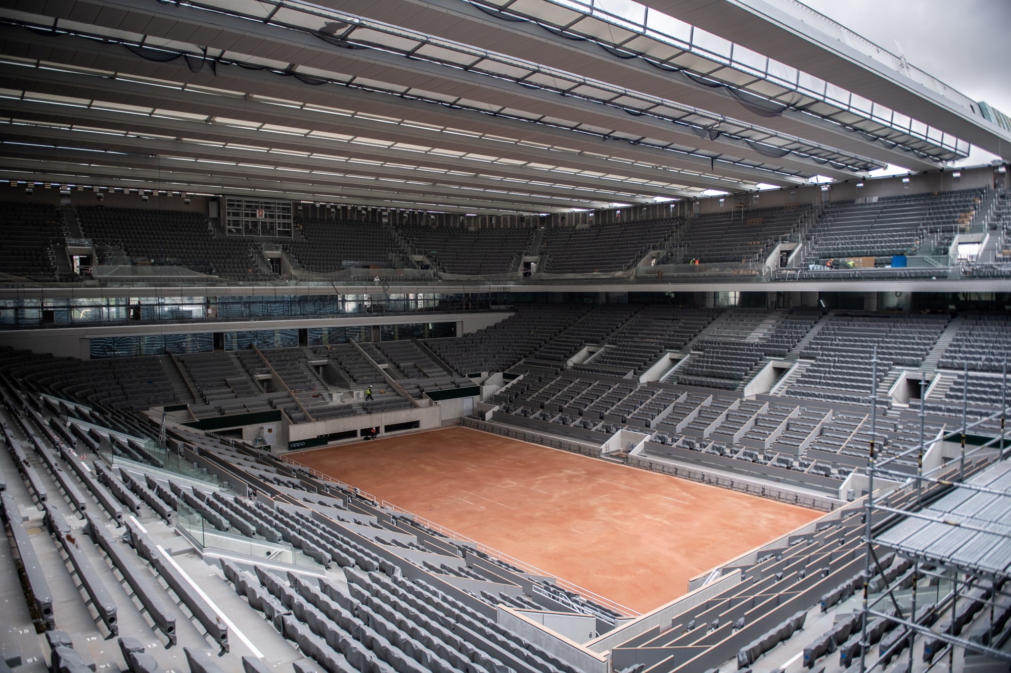 découvrez le toit rétractable du stade de france, une prouesse d'architecture moderne, offrant flexibilité et confort lors des événements sportifs et concerts. plongez dans l'expérience unique de ce lieu emblématique, alliant innovation et performance.