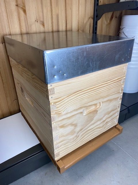 découvrez comment un toit ruche allie innovation et écologie en offrant un habitat idéal pour les abeilles tout en embellissant votre espace extérieur. apprenez les avantages et l'impact positif de cet aménagement sur l'environnement.