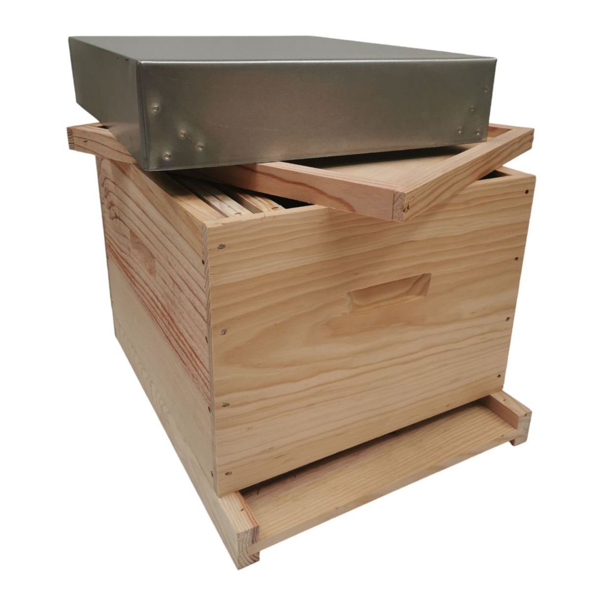 découvrez le toit ruche dadant, une solution optimale pour apiculteurs. conçu pour offrir une excellente protection et une ventilation adéquate, ce toit innovant garantit le bien-être de vos abeilles tout en facilitant la récolte du miel. idéal pour les ruchers modernes, il combine durabilité et efficacité.