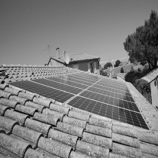 découvrez les avantages d'un toit solaire pour votre maison. optez pour une solution écologique et économique qui réduit vos factures d'énergie tout en protégeant l'environnement. transformez votre toit en une source d'énergie renouvelable et profitez d'un habitat moderne et durable.