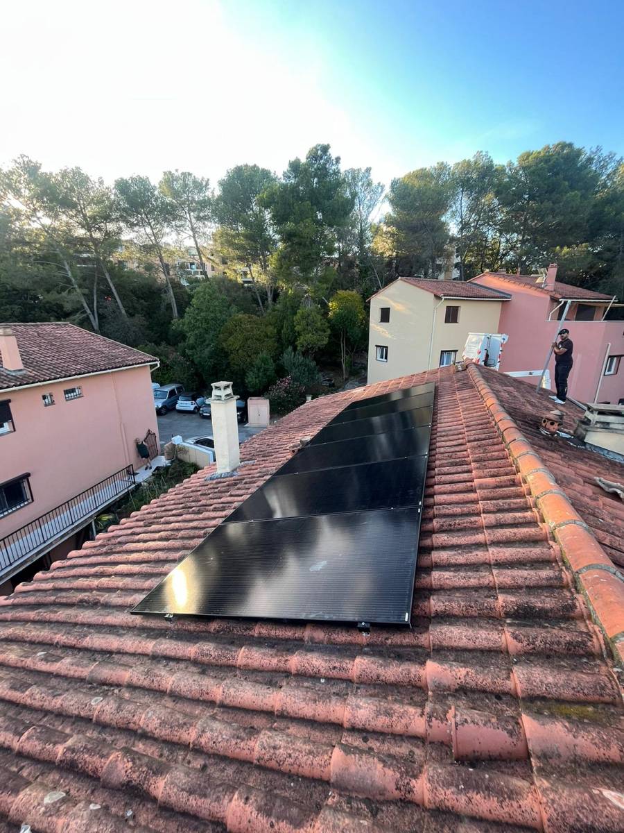 découvrez comment bénéficier d'un toit solaire gratuit pour réduire vos factures d'énergie et contribuer à la transition écologique. informez-vous sur les dispositifs d'aide disponibles et les avantages d'une installation solaire chez vous.