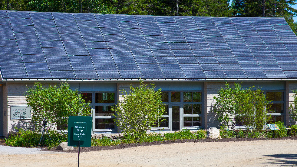 découvrez le toit solaire tesla, une solution innovante qui combine design élégant et performance énergétique. convertissez votre maison en une centrale solaire tout en préservant l'esthétique de votre toit. profitez d'une énergie renouvelable durable et réduisez vos factures d'électricité tout en contribuant à la protection de l'environnement.