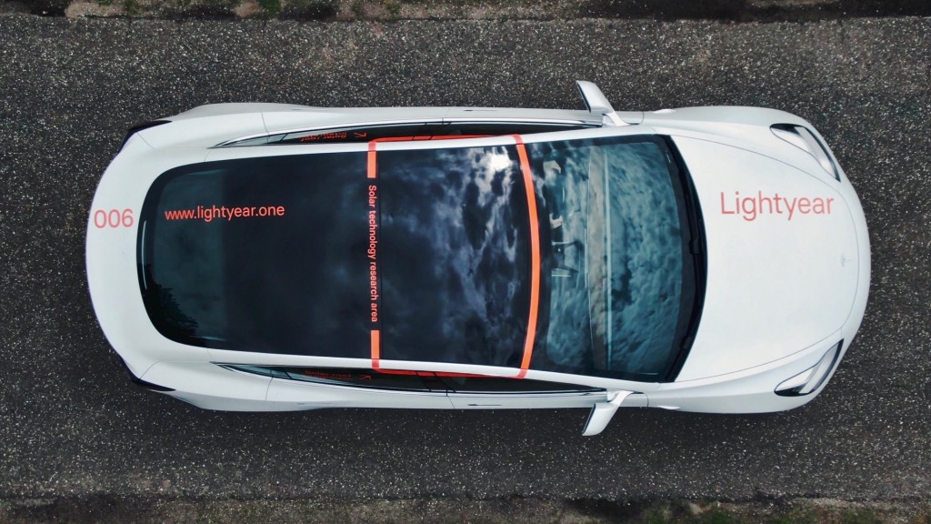 découvrez les avantages du toit solaire pour voiture : une solution innovante pour alimenter votre véhicule en énergie durable, réduire votre empreinte carbone et profiter d'une conduite autonome tout en préservant la planète.