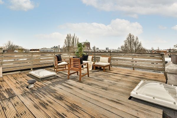 découvrez les avantages et l'esthétique d'un toit terrasse, un espace extérieur privilégié pour profiter de la nature tout en optimisant votre habitat. transformez votre toit en un havre de paix avec des aménagements contemporains et des végétations luxuriantes.