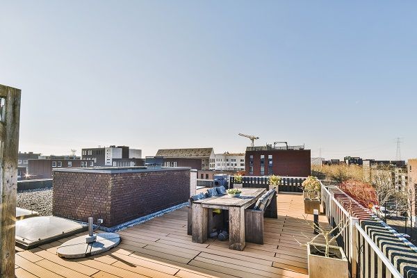 découvrez les avantages d'un toit terrasse : un espace de vie extérieur unique, idéal pour la détente, le jardinage ou les soirées entre amis. apprenez comment aménager et entretenir votre toit terrasse pour en maximiser le potentiel.