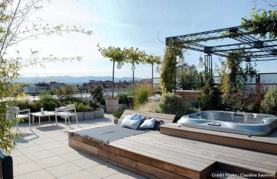 découvrez les avantages du toit terrasse, un espace de vie unique offrant une vue imprenable, idéal pour se détendre ou recevoir. optimisez votre espace extérieur avec des idées de décoration et des conseils d'aménagement.