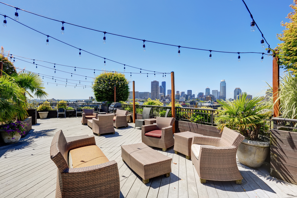 découvrez l'art de vivre en plein air avec nos magnifiques toits terrasses. profitez d'un espace élégant et fonctionnel, parfait pour des moments de détente, des soirées entre amis ou des repas en famille, tout en bénéficiant d'une vue imprenable. transformez votre espace extérieur avec notre expertise en aménagement et en design.