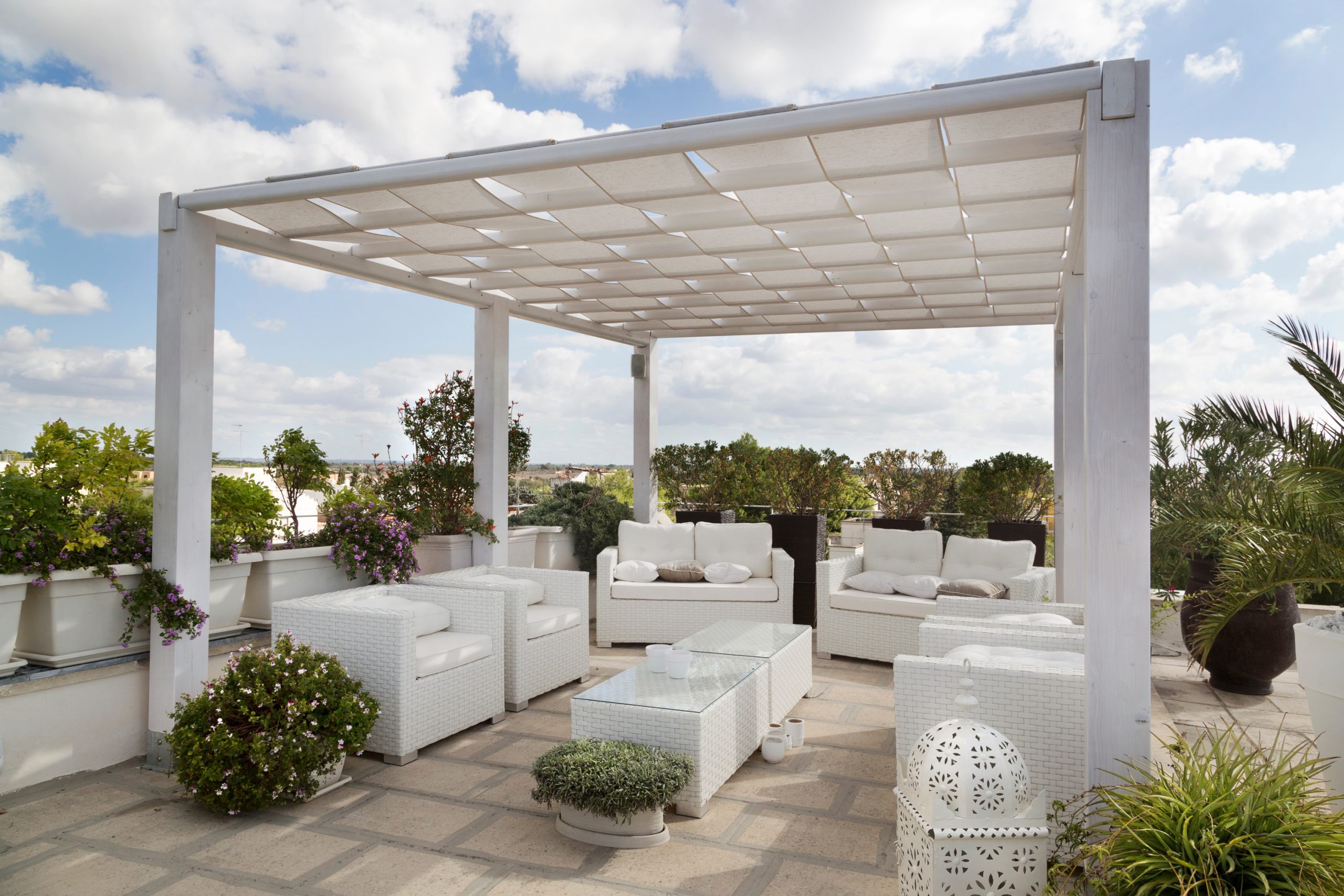 découvrez les avantages d'un toit terrasse : un espace extérieur moderne et fonctionnel, idéal pour profiter du soleil, aménager un jardin ou créer une terrasse conviviale. explorez les différentes options d'aménagement et d'entretien pour maximiser votre confort et embellir votre habitat.