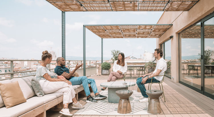 découvrez les avantages d'un toit-terrasse : un espace extérieur unique pour profiter du soleil, aménager un jardin, ou créer une ambiance conviviale. idéal pour maximiser l'espace urbain tout en ajoutant une touche de modernité à votre habitat.