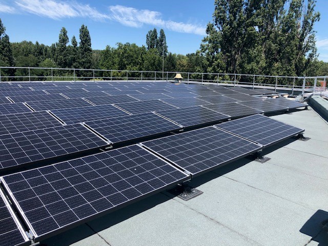 découvrez comment intégrer des panneaux solaires sur votre toit-terrasse pour optimiser l'énergie renouvelable et profiter d'un espace extérieur moderne et éco-responsable. explorez les avantages, les conseils d'installation et les solutions pour maximiser votre confort tout en préservant l'environnement.