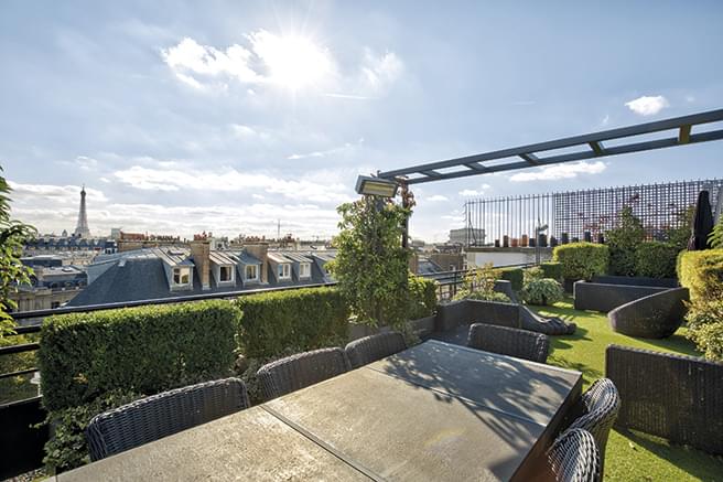 découvrez les charmes d'un toit terrasse à paris : un espace unique offrant une vue imprenable sur la capitale, idéal pour se détendre ou organiser des événements en plein air. profitez d'un cadre idyllique pour des moments inoubliables.