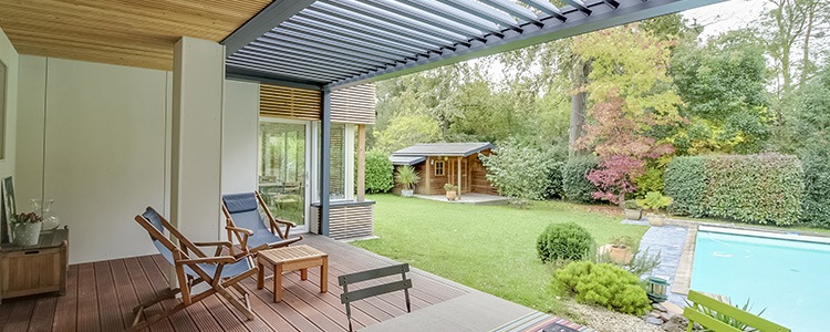 découvrez les avantages du toit terrasse en verre : un aménagement moderne qui apporte lumière et espace, tout en offrant une vue imprenable. optez pour une solution esthétique et fonctionnelle pour embellir votre habitation.