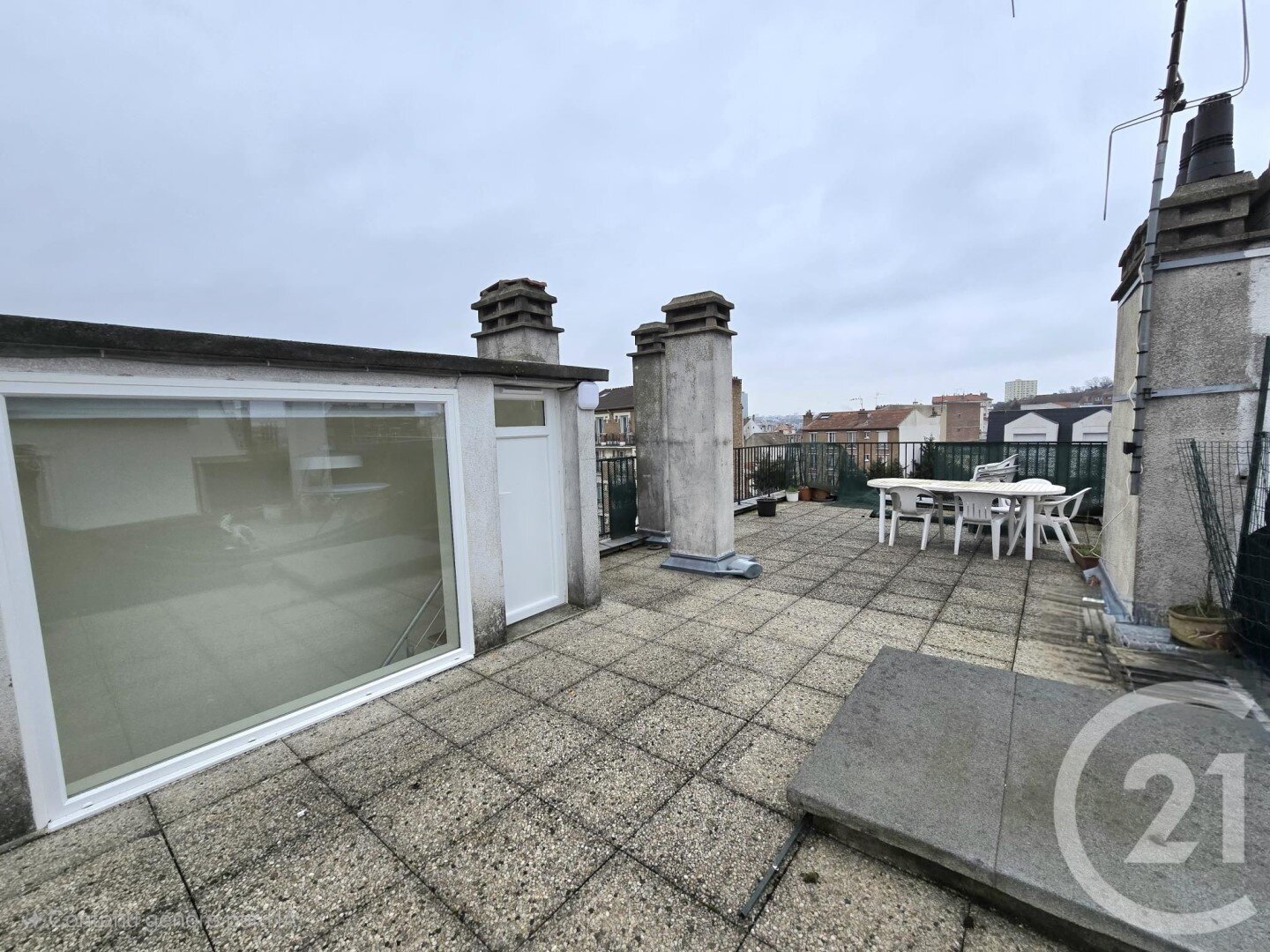 découvrez notre magnifique toit-terrasse à vincennes, un espace agréable et tranquille où profiter de vues imprenables, d'une atmosphère conviviale et d'un cadre idéal pour vos moments de détente ou vos événements.
