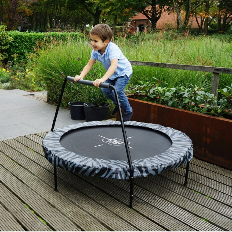 découvrez le toit trampoline, une solution innovante pour allier design et fonctionnalité. profitez d'un espace extérieur sécurisé tout en ajoutant une touche de fun à votre jardin. idéal pour les familles, ce toit transformable facilite les moments de détente et de jeu en plein air.