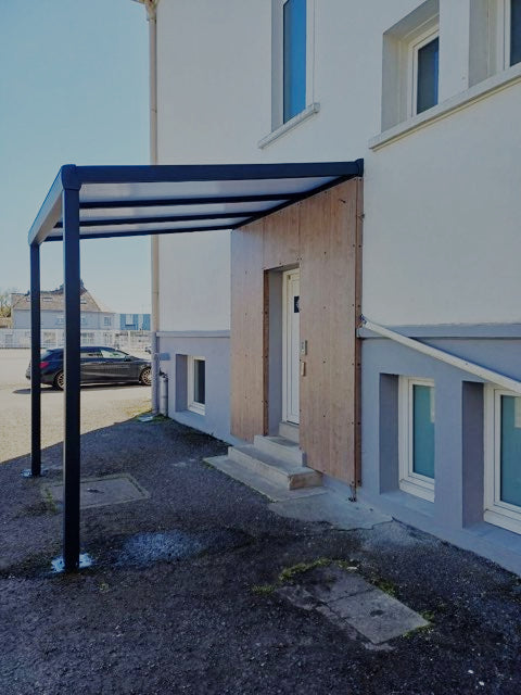 découvrez les avantages du toit en polycarbonate, une solution moderne et esthétique pour vos espaces extérieurs. résistant aux intempéries, léger et facile à entretenir, il permet de créer des vérandas, auvents et terrasses lumineuses tout en protégeant des uv. optez pour un toit polycarbonate et transformez votre habitat!