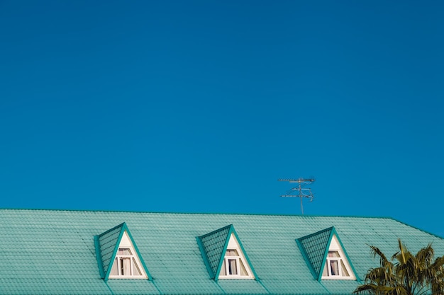 découvrez l'univers du 'toit turquoise', une tendance architecturale alliant élégance et modernité. plongez dans l'harmonie des couleurs et des matériaux pour sublimer vos espaces extérieurs.