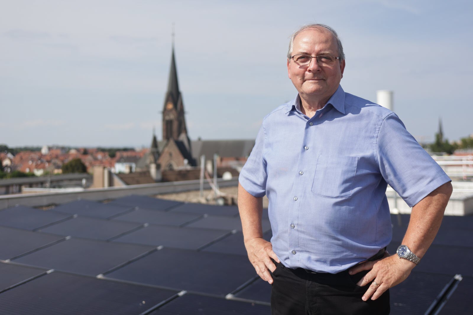 découvrez comment les toits urbains et les systèmes photovoltaïques transforment les espaces urbains en sources d'énergie durable. explorez les avantages de l'intégration de panneaux solaires sur les bâtiments pour un avenir plus écologique.